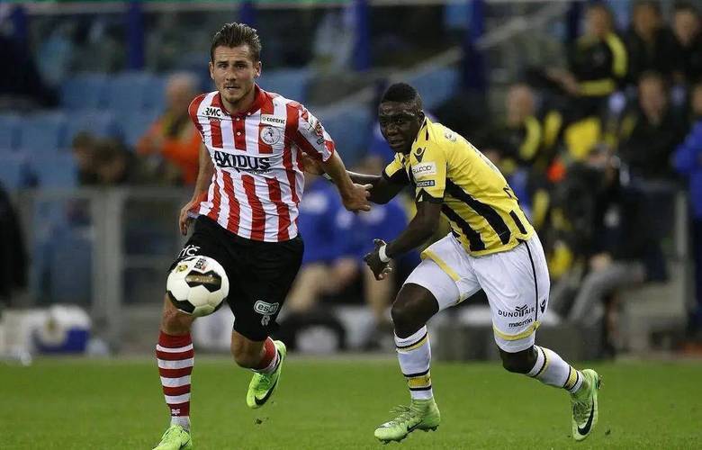 周围亲朋或 周围亲朋或